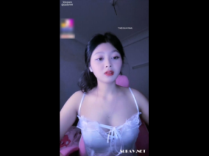 Clip chat sex của thiên thần YYlive tên Quỳnh Tít